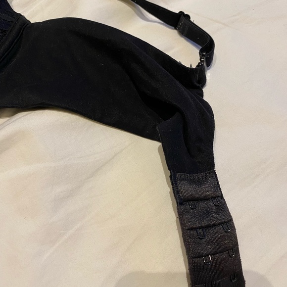 Victoria’s Secret lace bra, size 36D - Picture 4 of 6